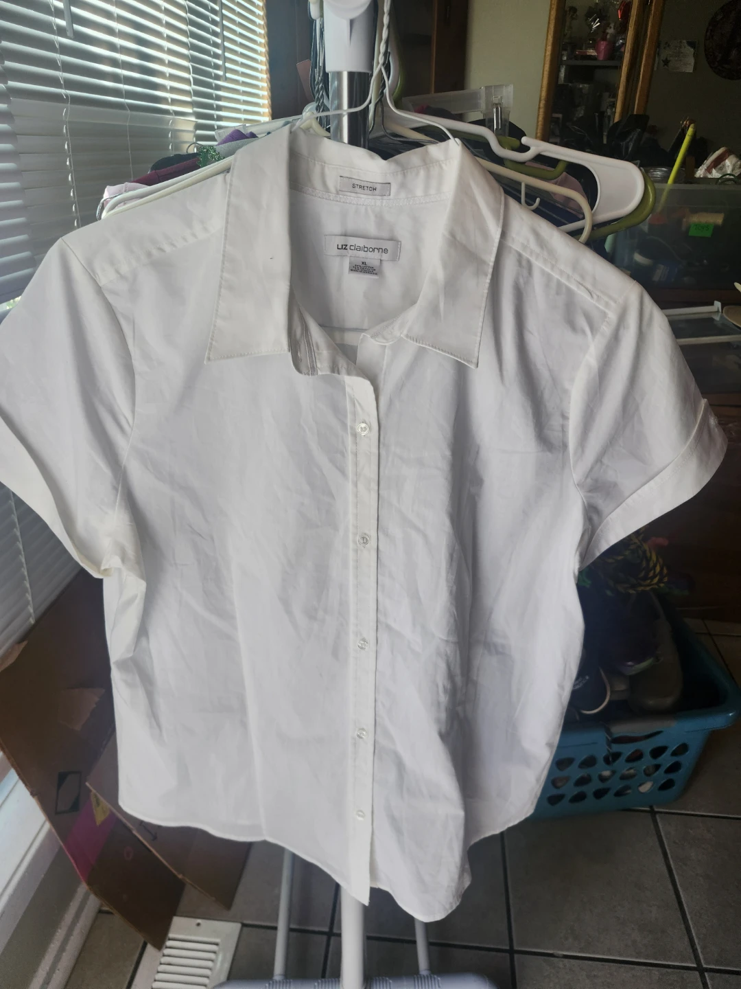 Liz Claiborne Women's White Short Sleeve Stretch Button-Up