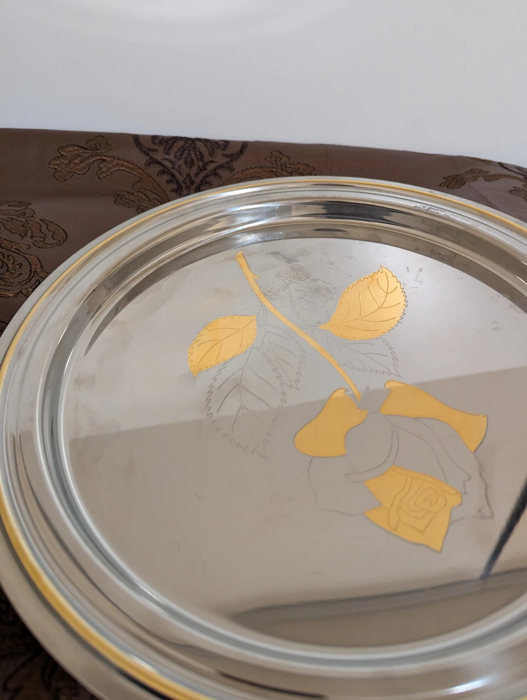 Silver-toned tray with gold rose design - photo 3