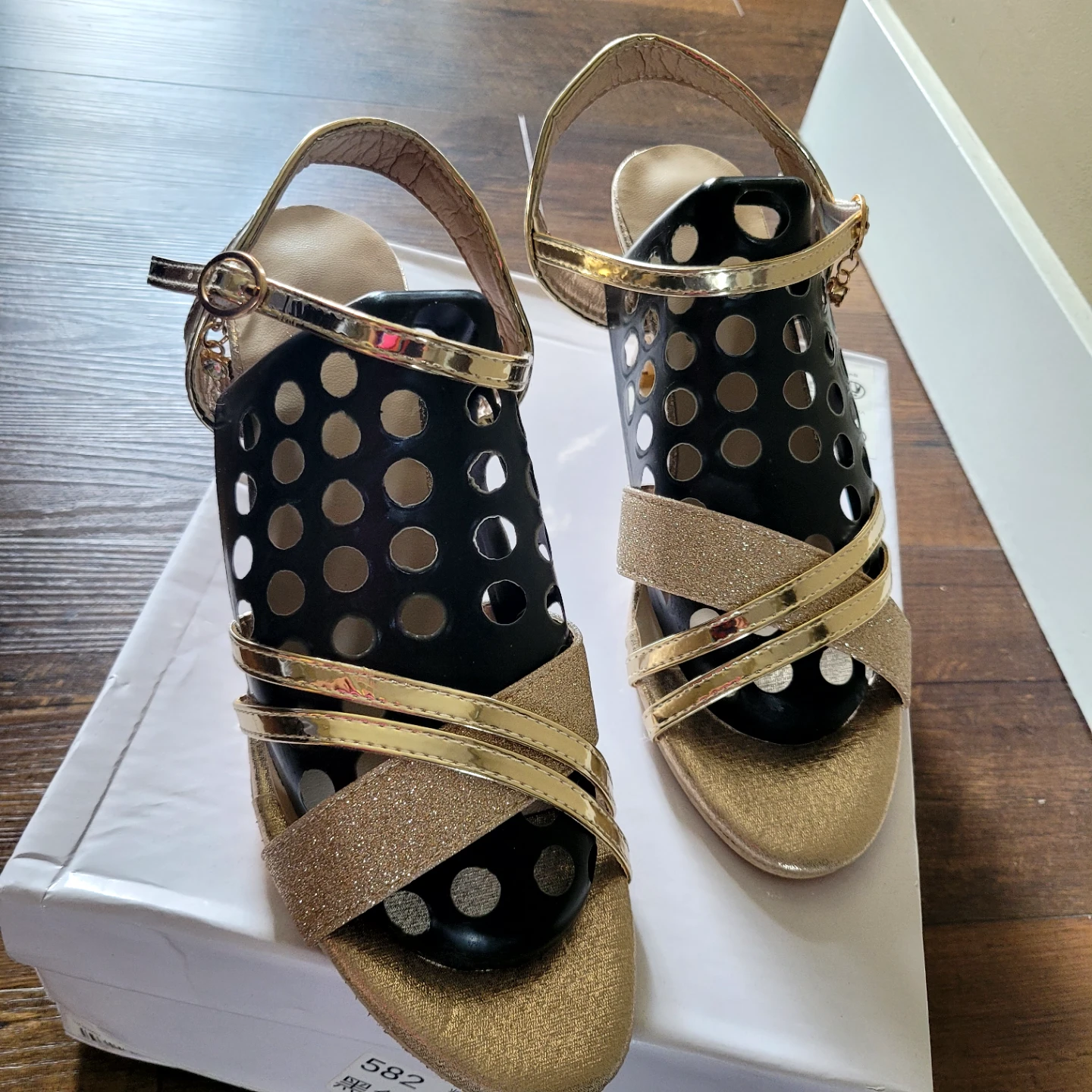 Gold Glitter Strappy Heels.Size  7 and 8 - photo 2