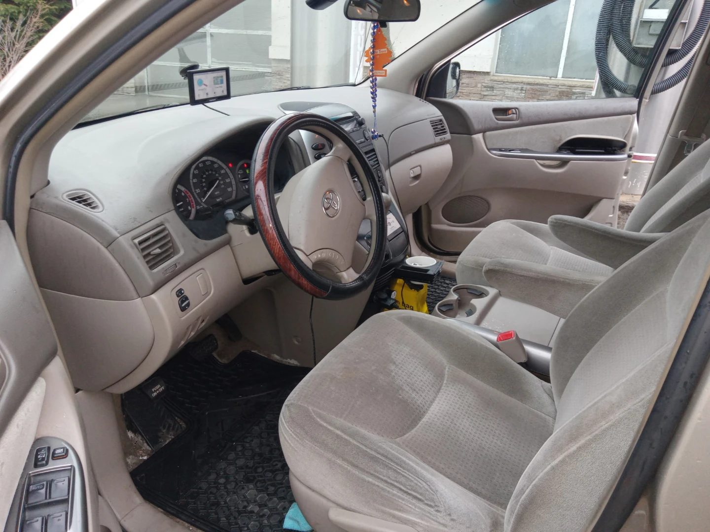 Toyota Sienna Minivan Seats - photo 2
