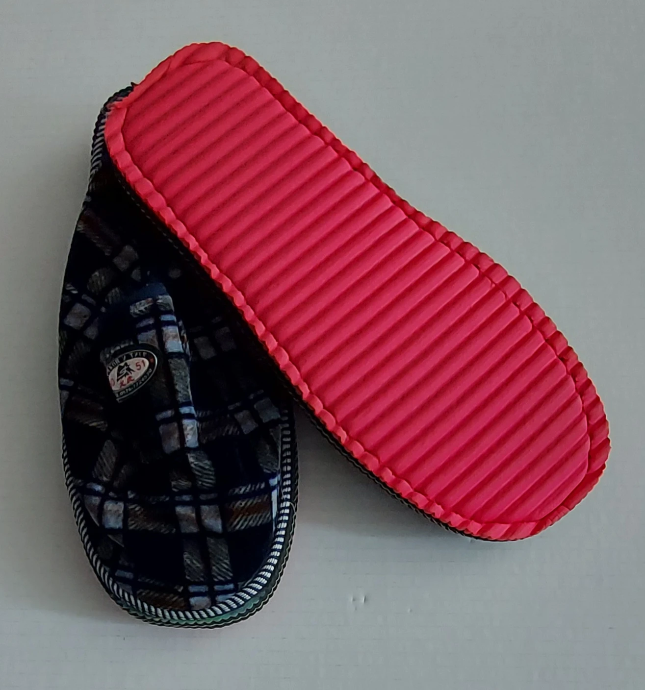 NWOT 🆕 Men's Plaid Slippers size 42/43 - photo 3