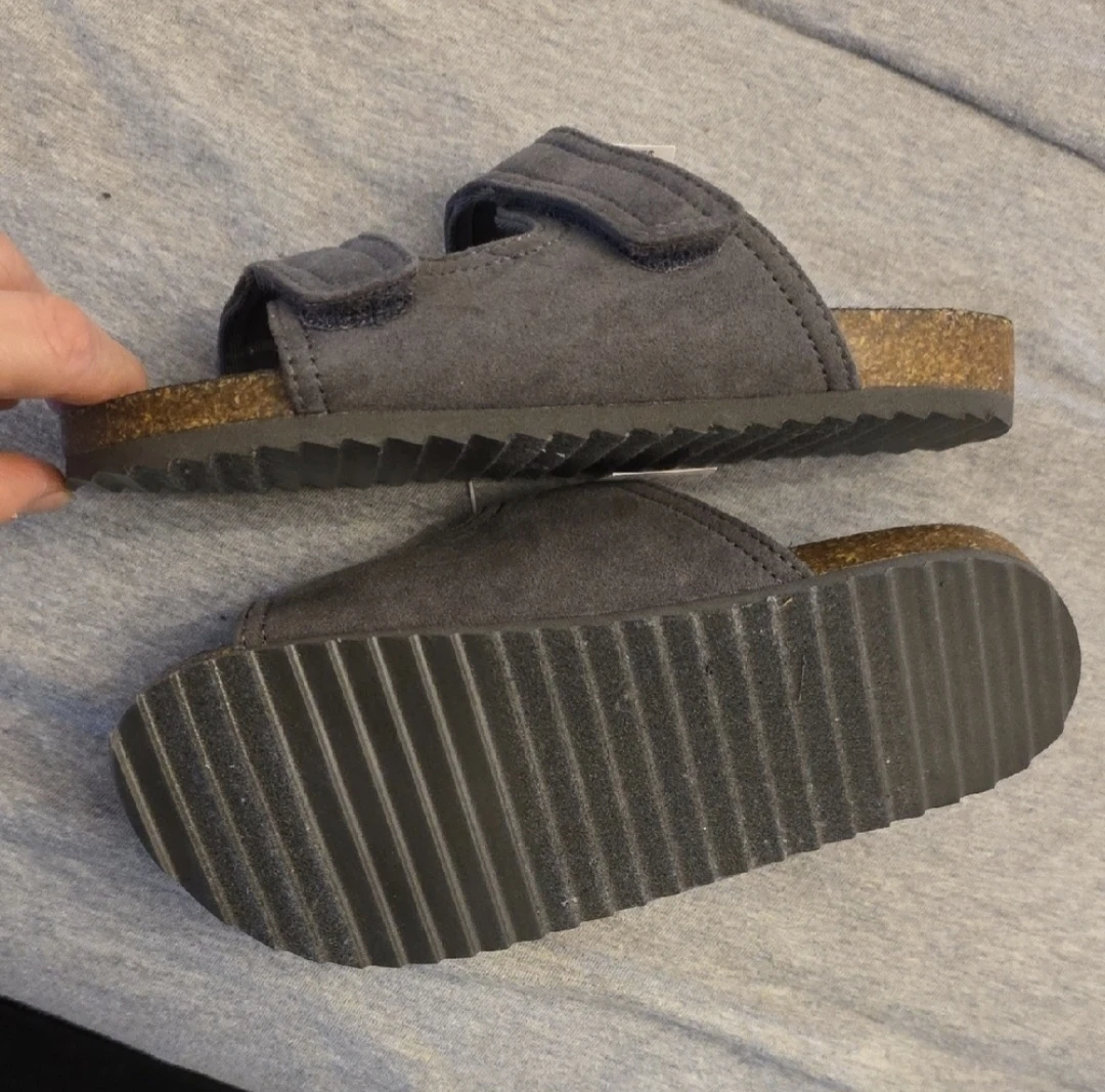 Old Navy Gray Sandals kids size 2 - photo 2