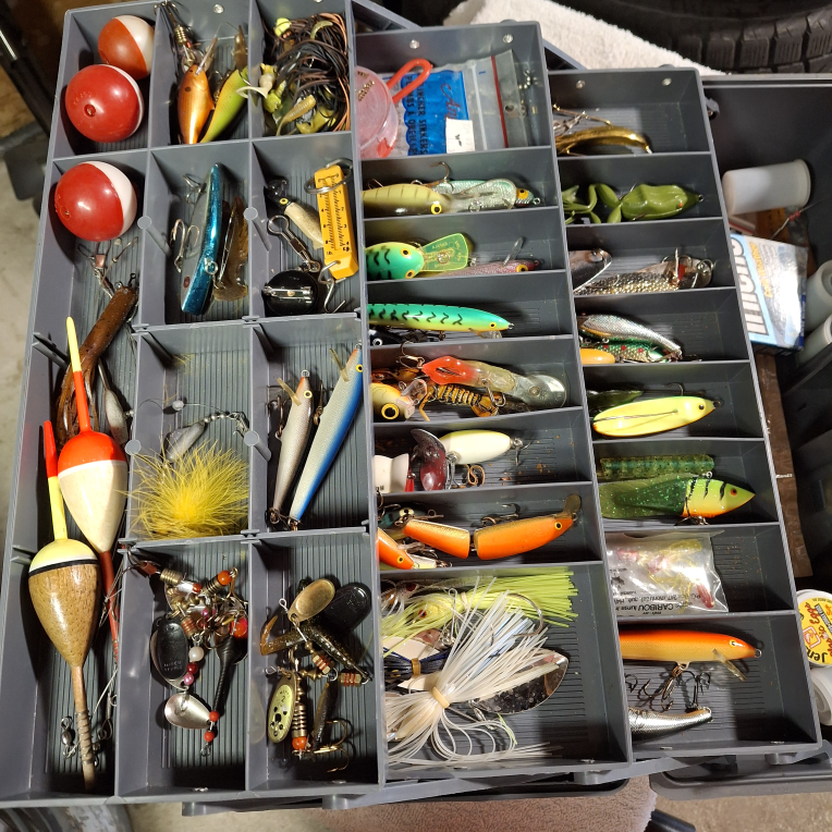 Woodstream Ergo Tackle Box with Fishing Lures - photo 3