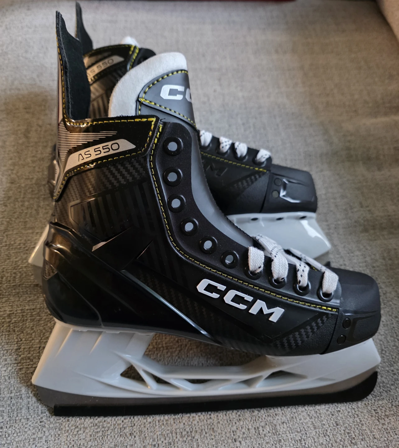 CCM Hockey Tacks AS-550 Hockey Skates Size 6