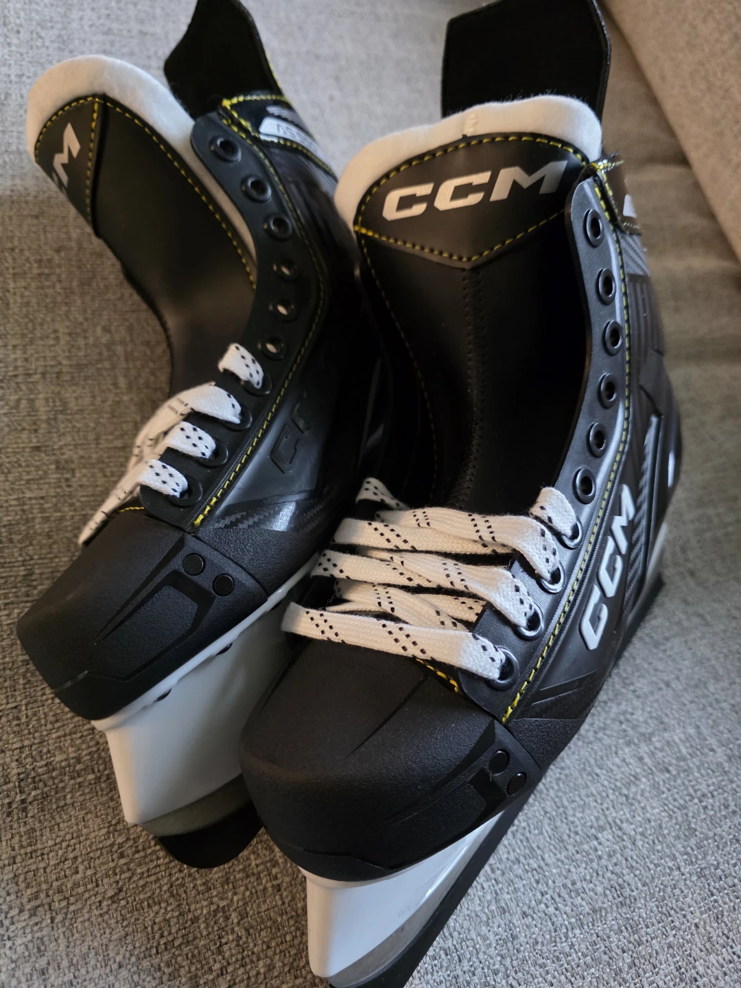 CCM Hockey Tacks AS-550 Hockey Skates Size 6 - photo 2