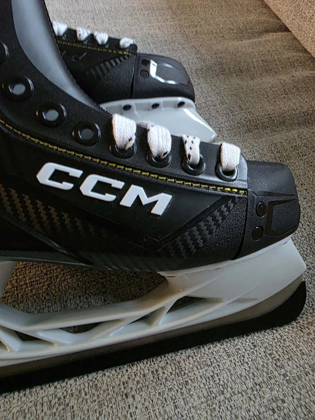 CCM Hockey Tacks AS-550 Hockey Skates Size 6 - photo 3
