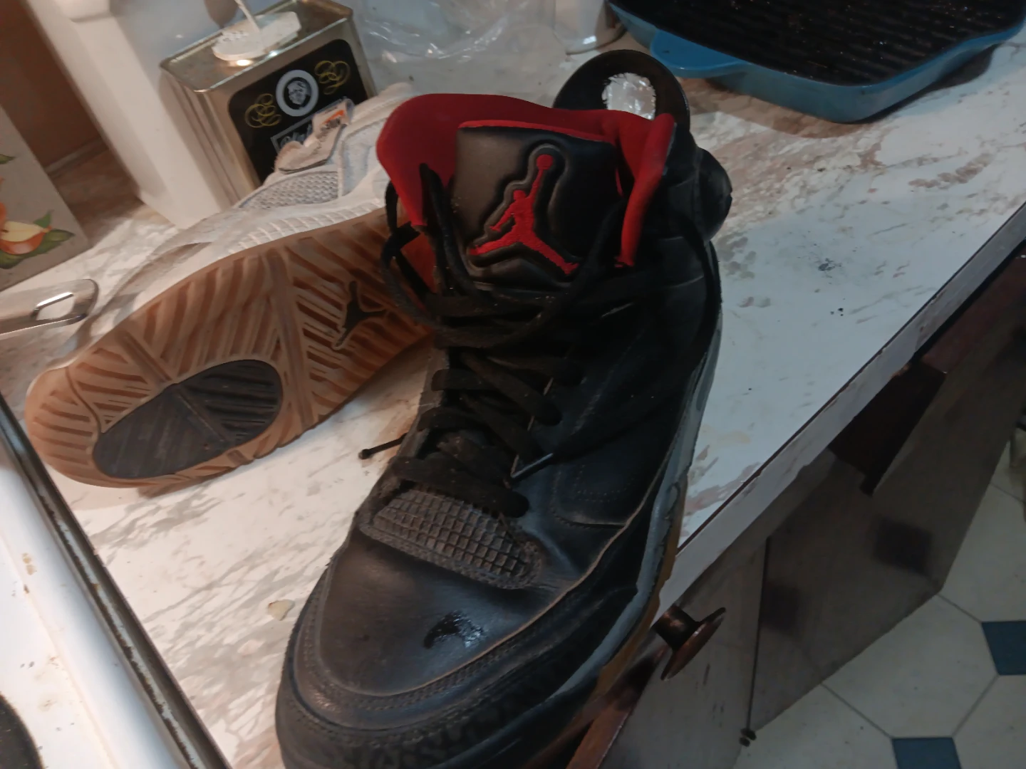 Jordan 5 size 10.5 shoes - photo 2