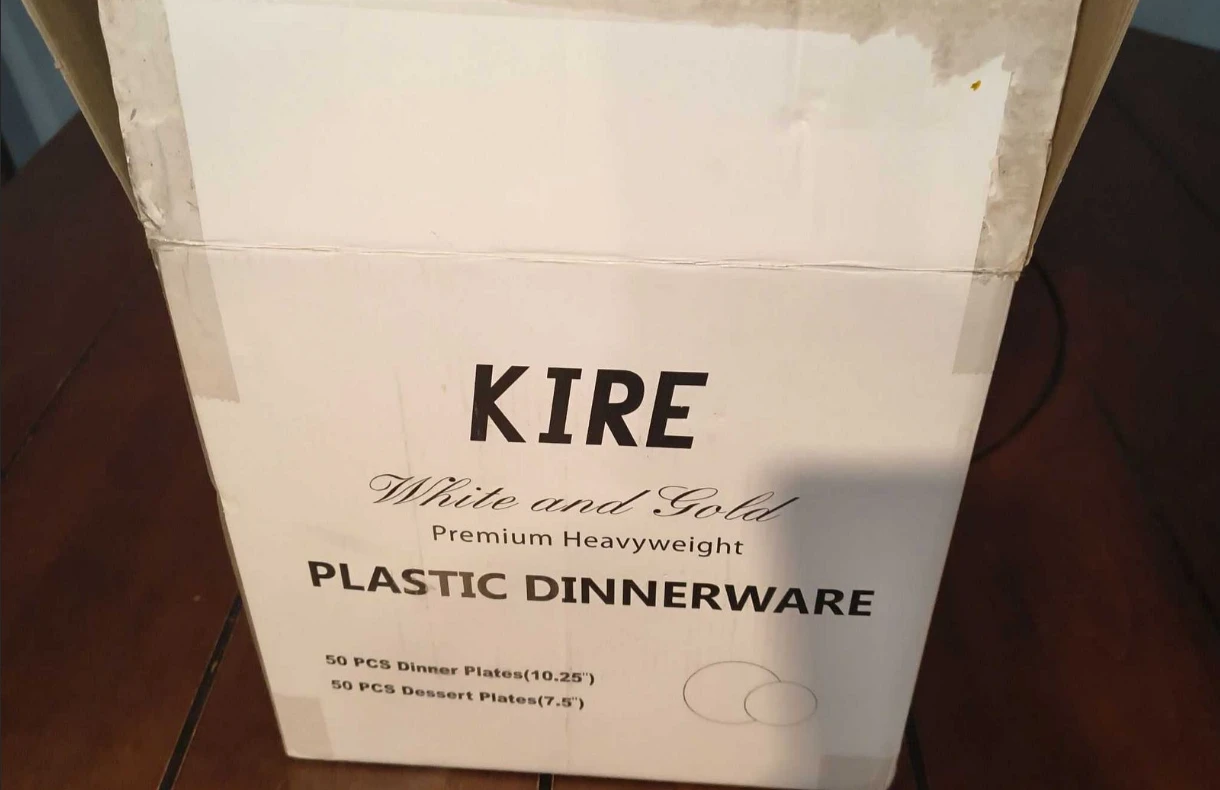 Kire White and Gold Plastic Dinnerware Set - 100 PCS