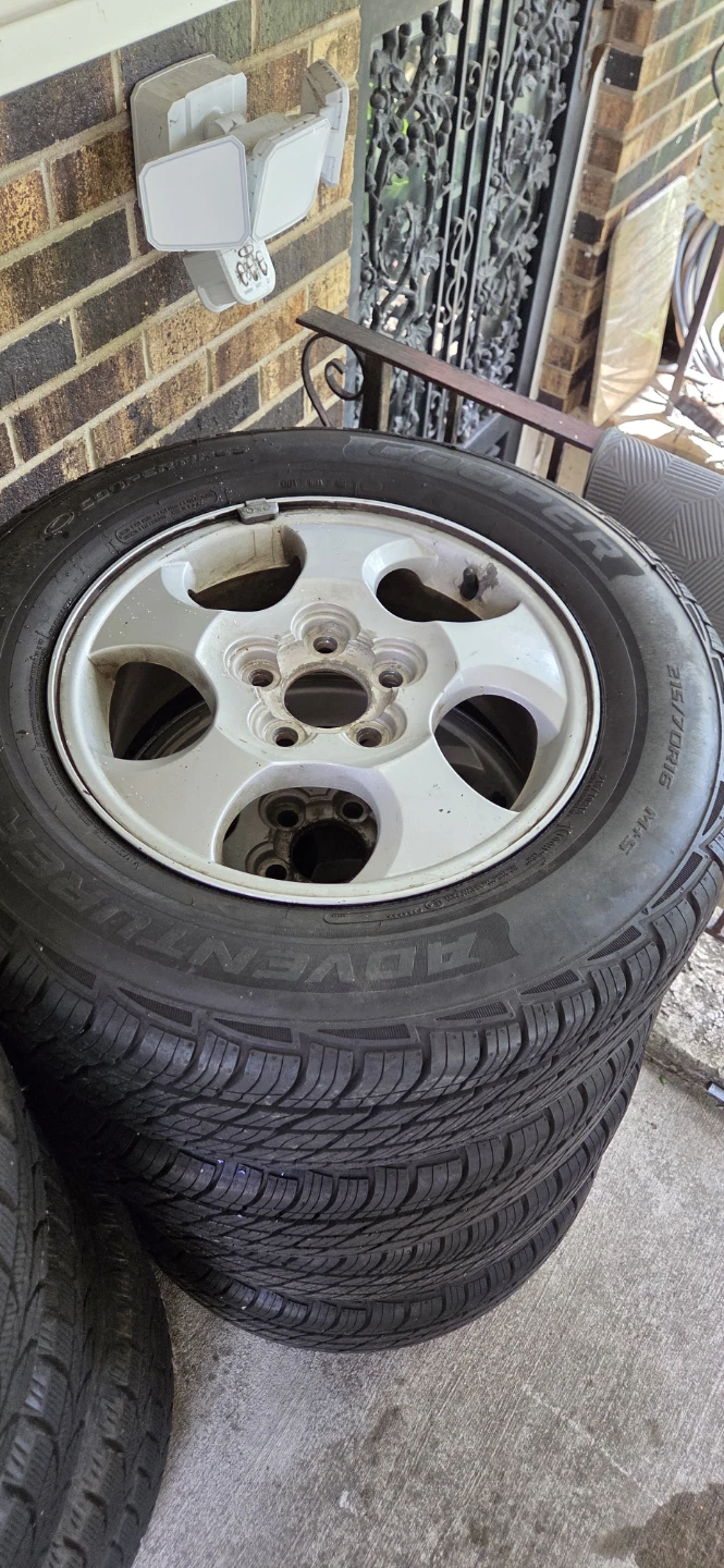 Set of 4 Adventz Tires