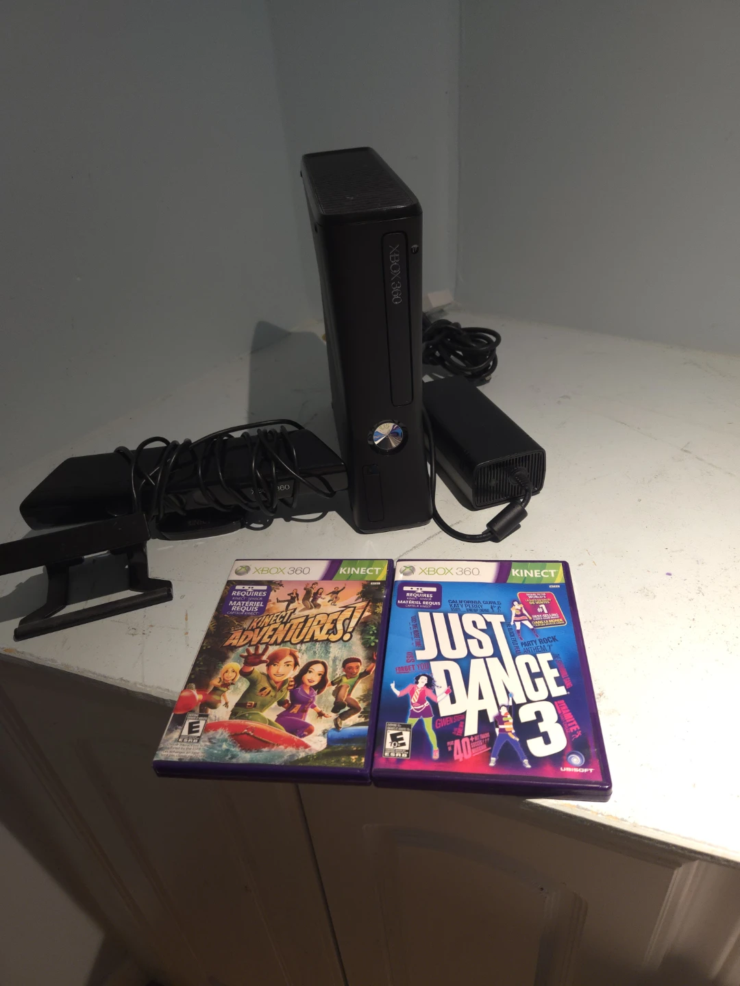 Xbox 360 with kinect and two games