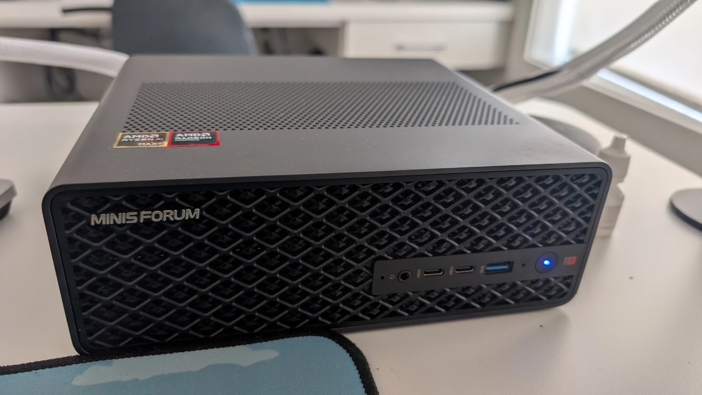 Minis Forum Mini PC AMD Ryzen AI MAX+ 395 128GB