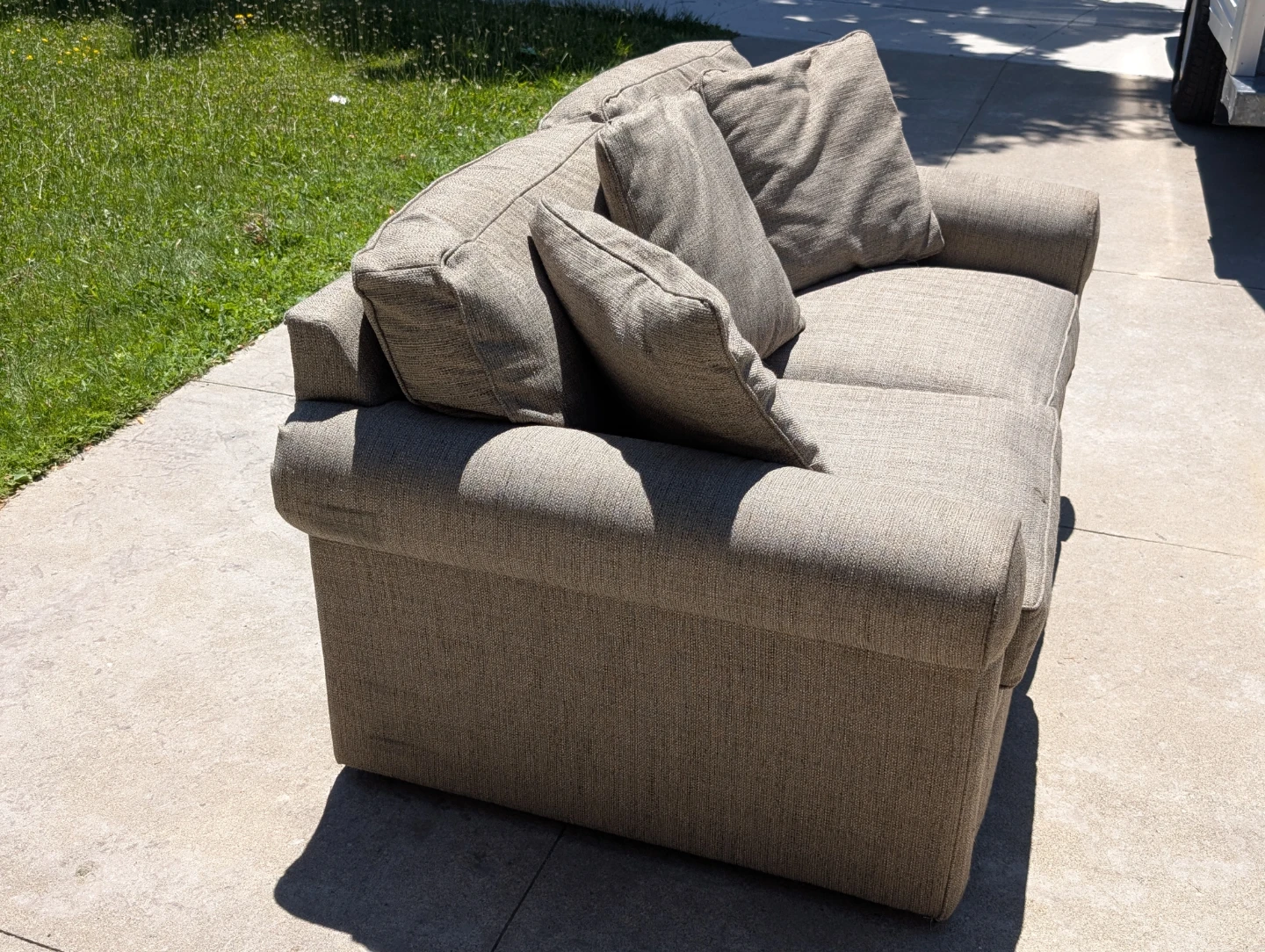 Sofa with pillows - photo 2