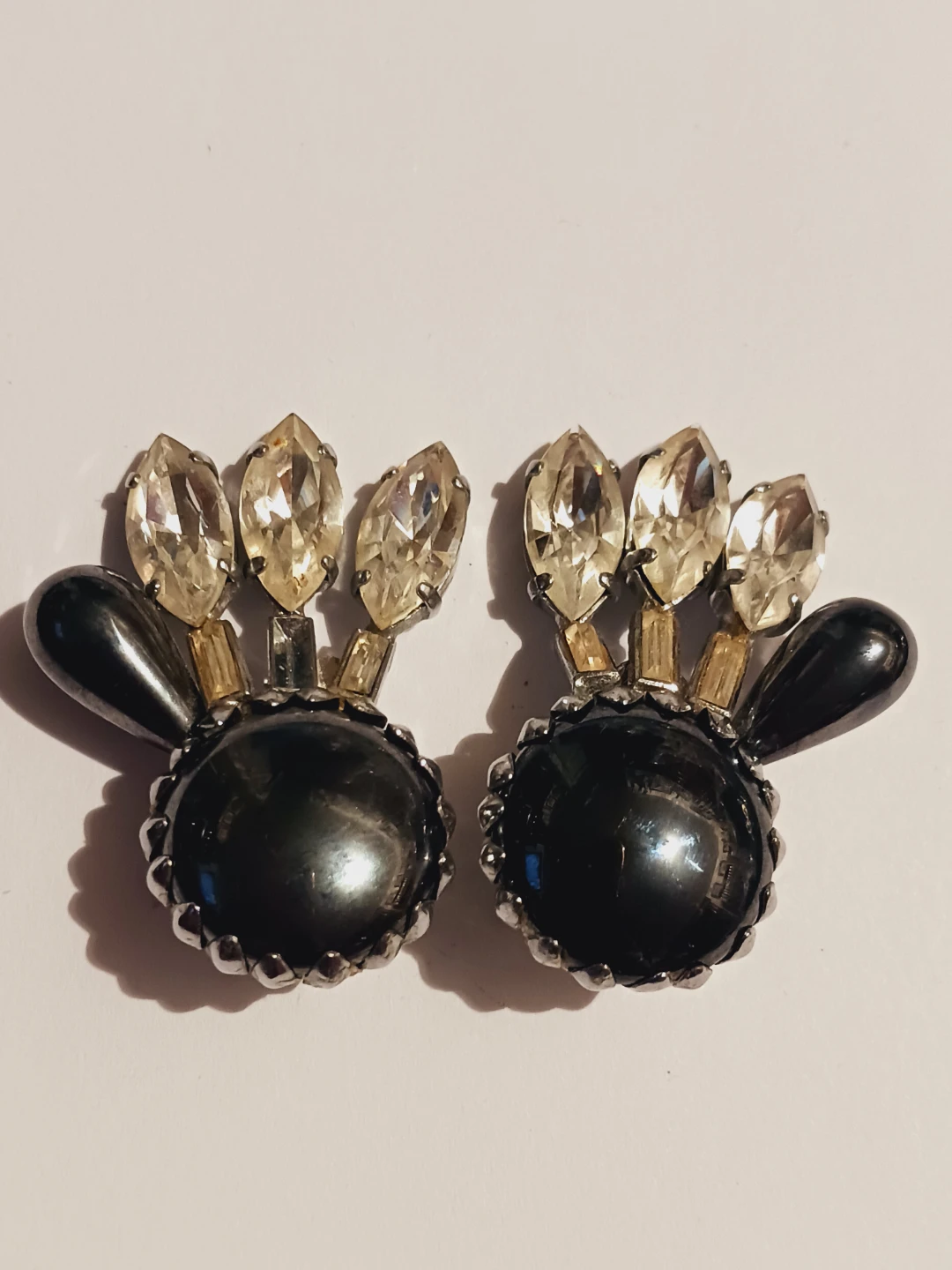 Gorgeous Vintage Black & Clear Rhinestone Earrings - photo 3