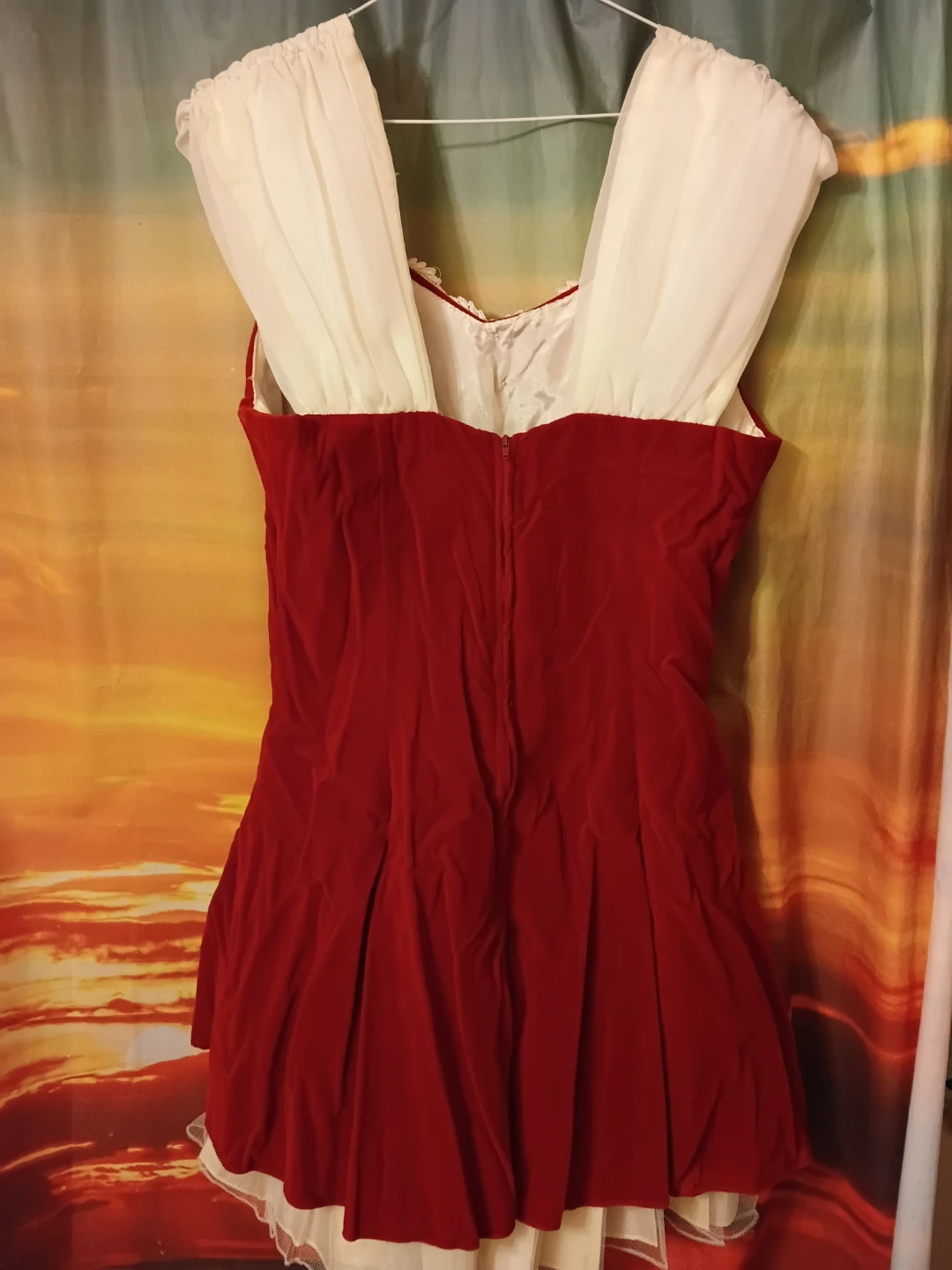 XL Red Velvet Dress with White Lace Trim - photo 3