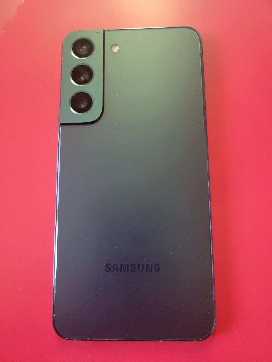 Samsung Galaxy S22 - photo 2