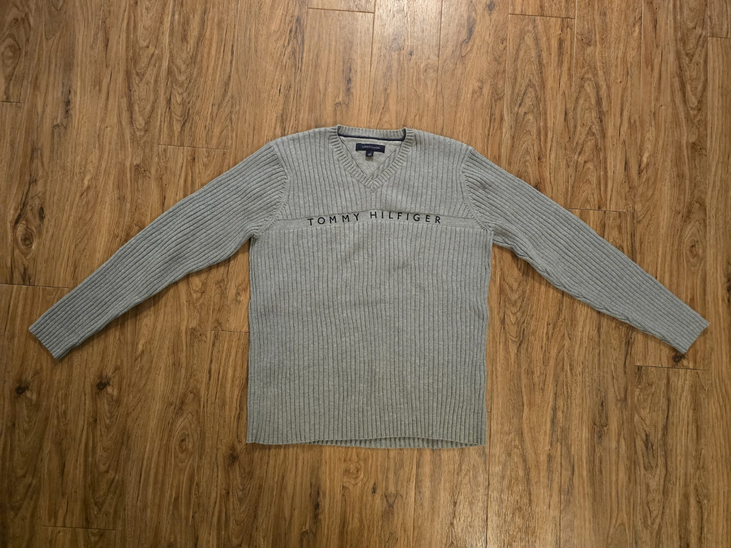 Tommy Hilfiger Ribbed V-Neck Sweater (L) - photo 2