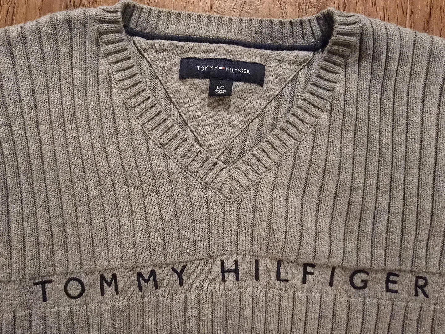 Tommy Hilfiger Ribbed V-Neck Sweater (L) - photo 3