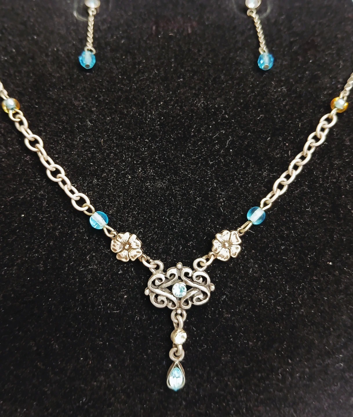 Silver-tone necklace and earring set with blue beads - photo 4
