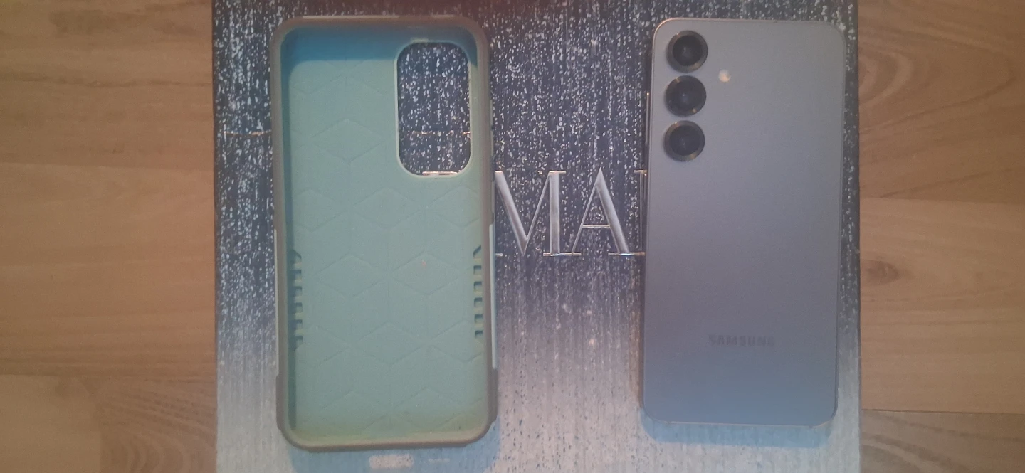Samsung Galaxy S25 Phone with Case - photo 2