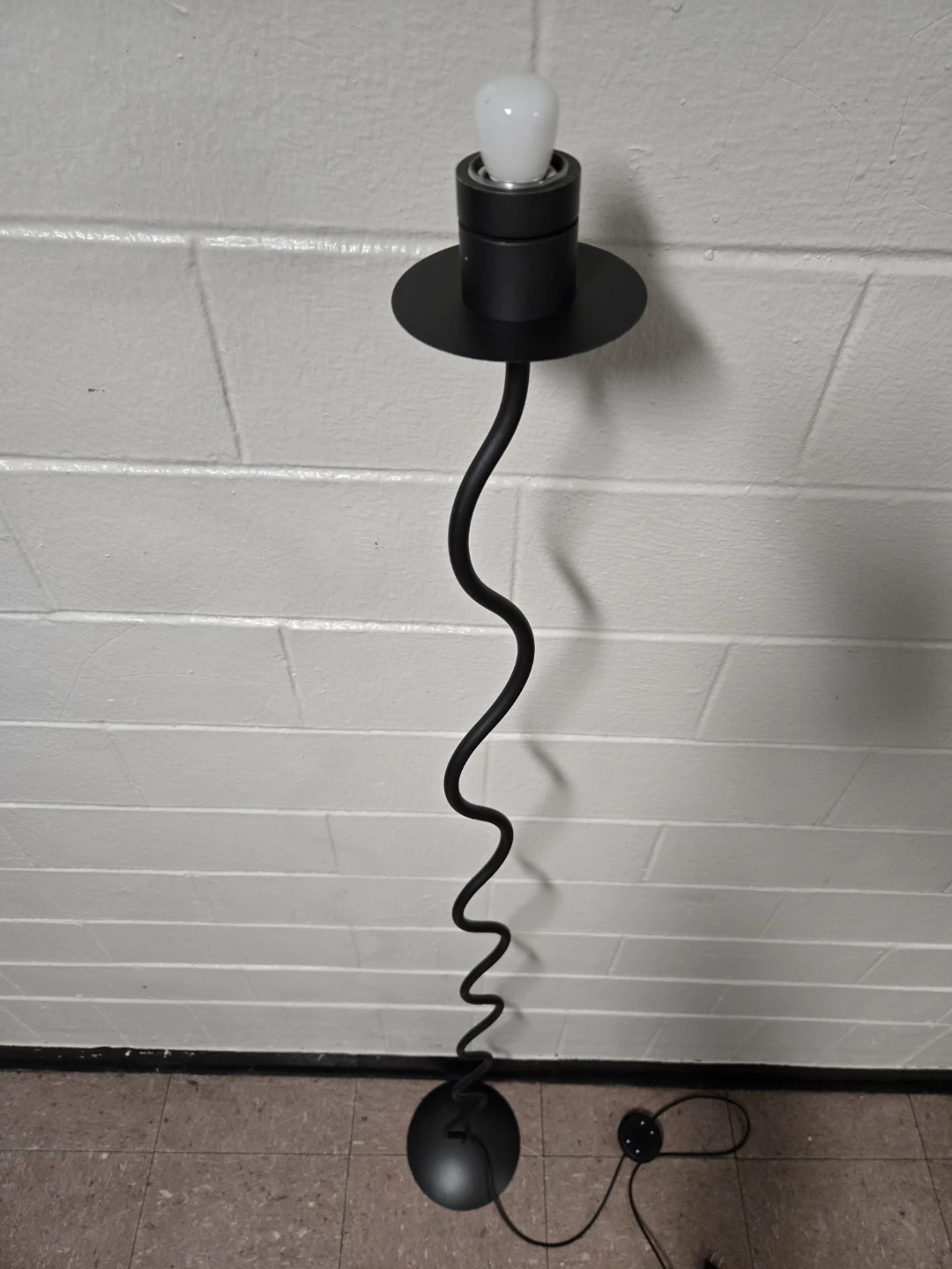 IKEA HÅRSLINGA Minimalist Squiggle Floor Lamp - Matte Black - photo 2