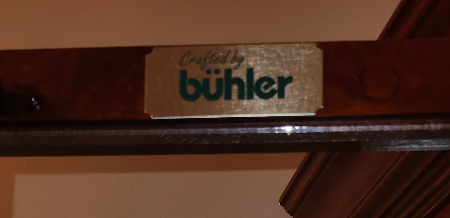 Bühler Corner Curio Cabinet - photo 2