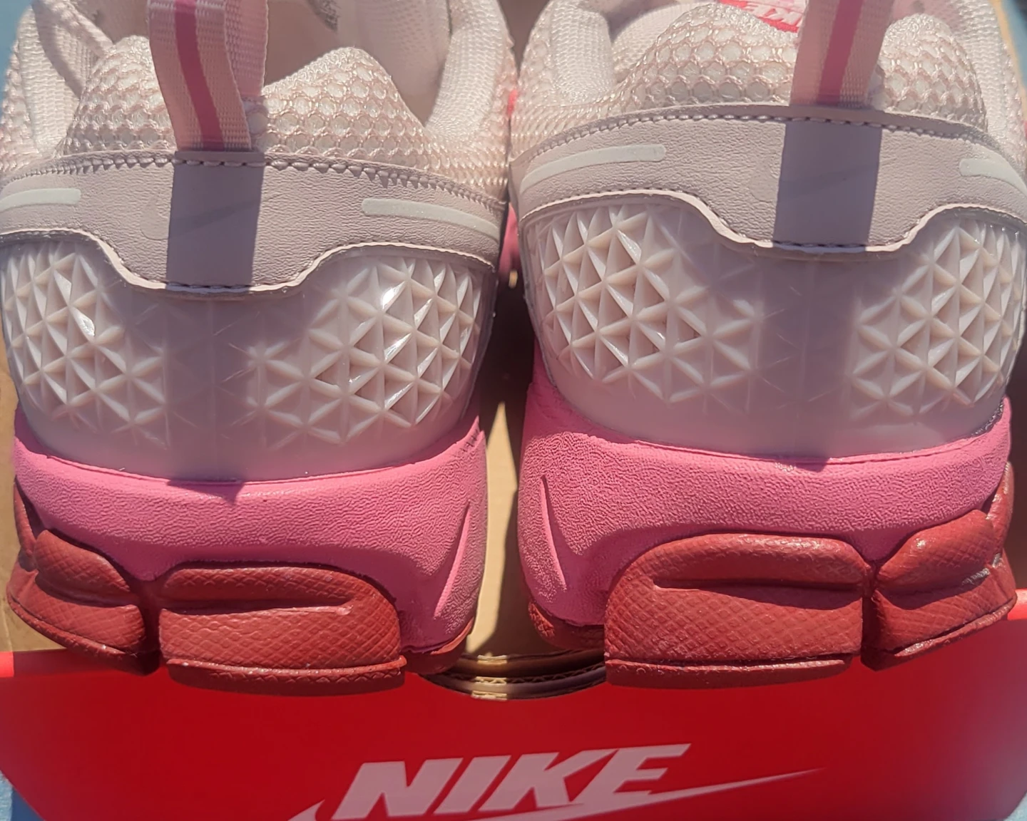 Nike Vomero 5 Women's Shoes Pink/White Size 7Y - photo 4
