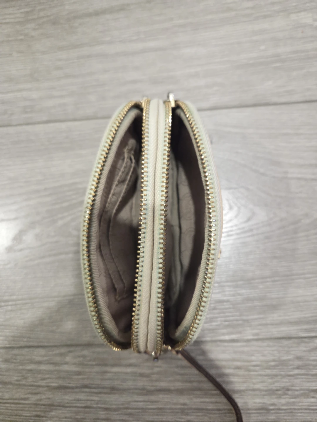 Michael Kors Wristlet - photo 3