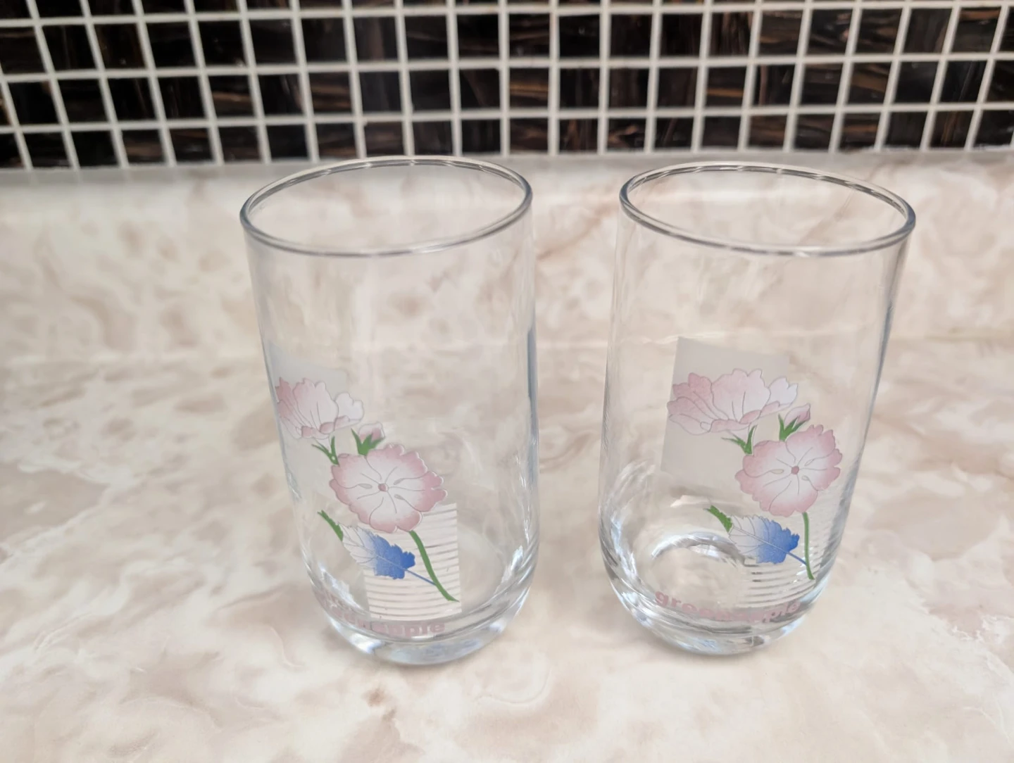 Set of 2 decorative glasses  with floral print