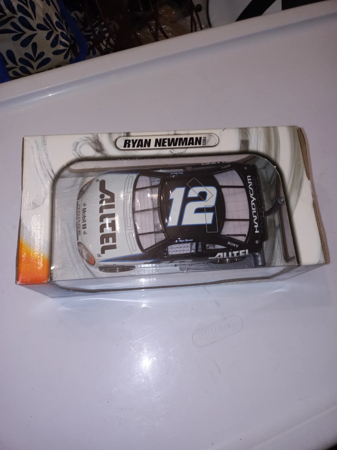 Ryan Newman Diecast Model Car 1:24 - New! - photo 2