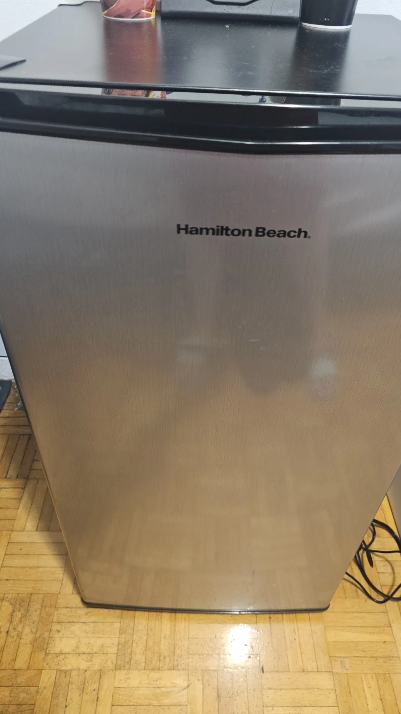 Hamilton Beach Mini Fridge - photo 5