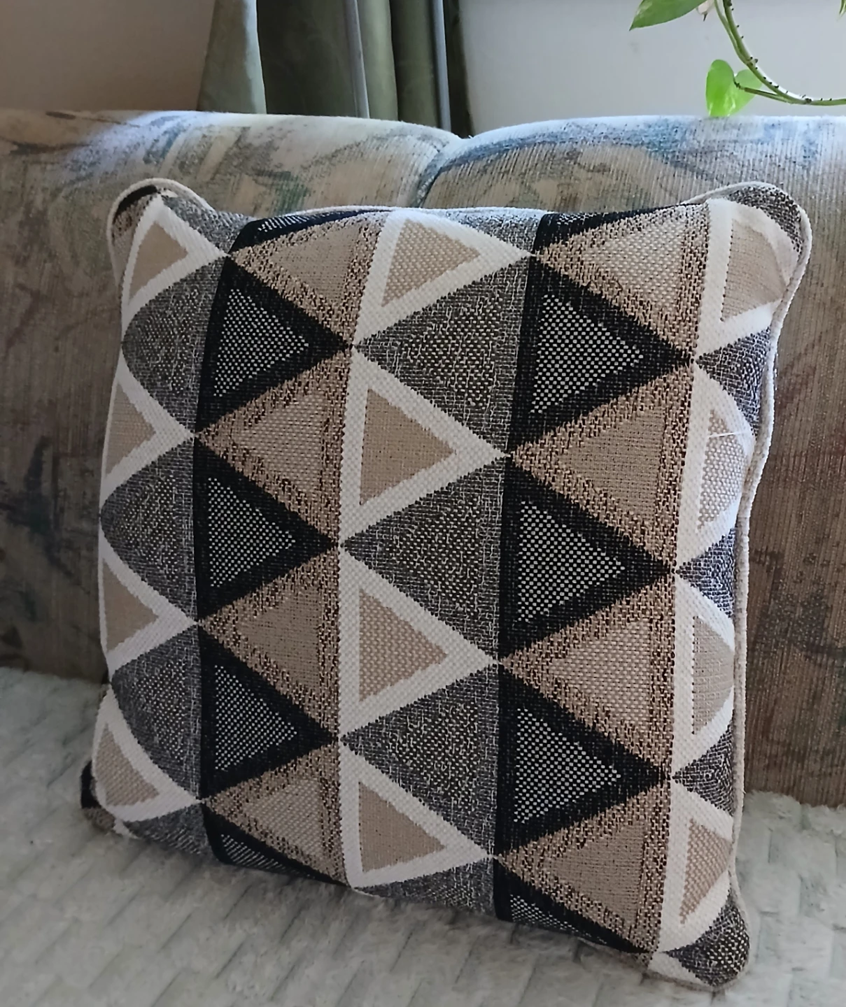 Decorative Throw Pillows - photo 2