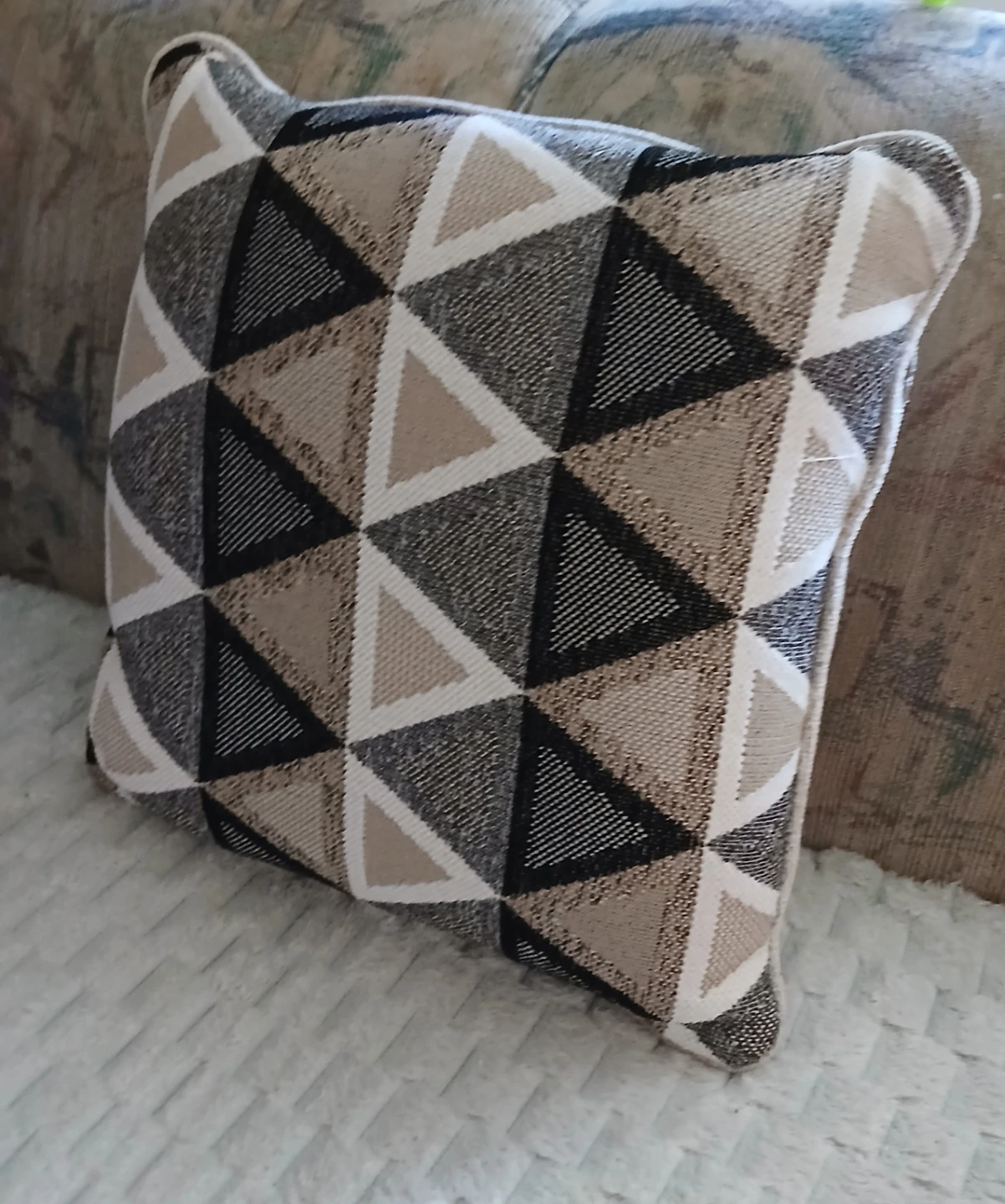 Decorative Throw Pillows - photo 4