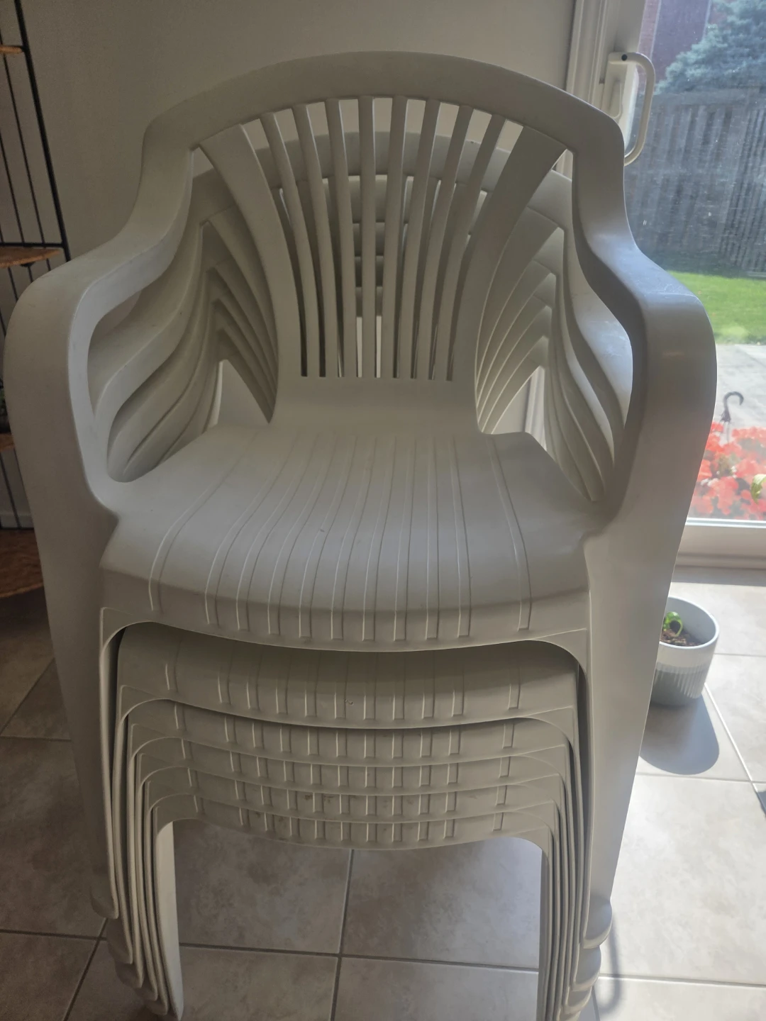 White Plastic Outdoor Patio Chair Set of 6 - photo 2