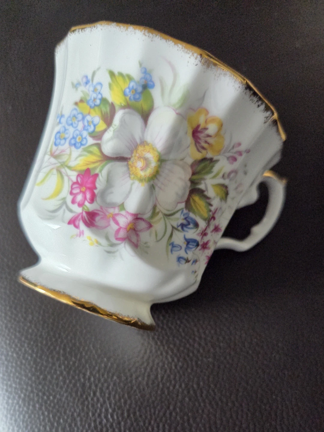 Elizabethan Fine Bone China Tea Cup and Saucer - photo 2