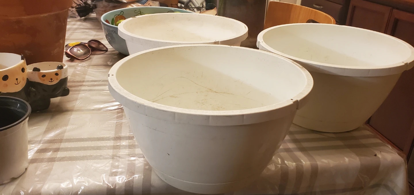 White Plastic Planters - Set of 3 - ⚽️