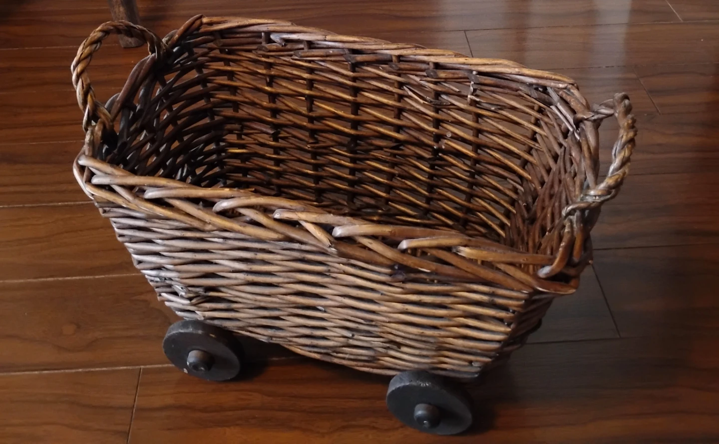 Antique Wicker Basket Buggy - photo 2