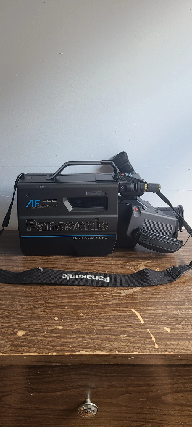 Panasonic OmniMovie VHS PV-320D Handheld Camcorder Camera Video - photo 2