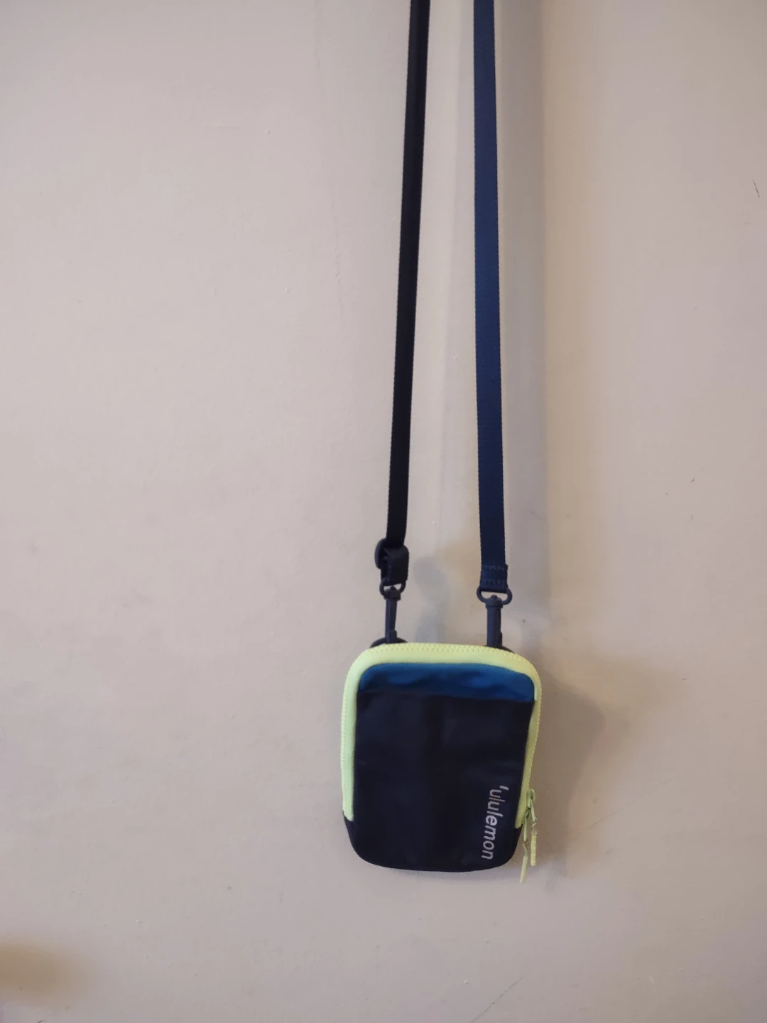 Lululemon crossbody bag - photo 2