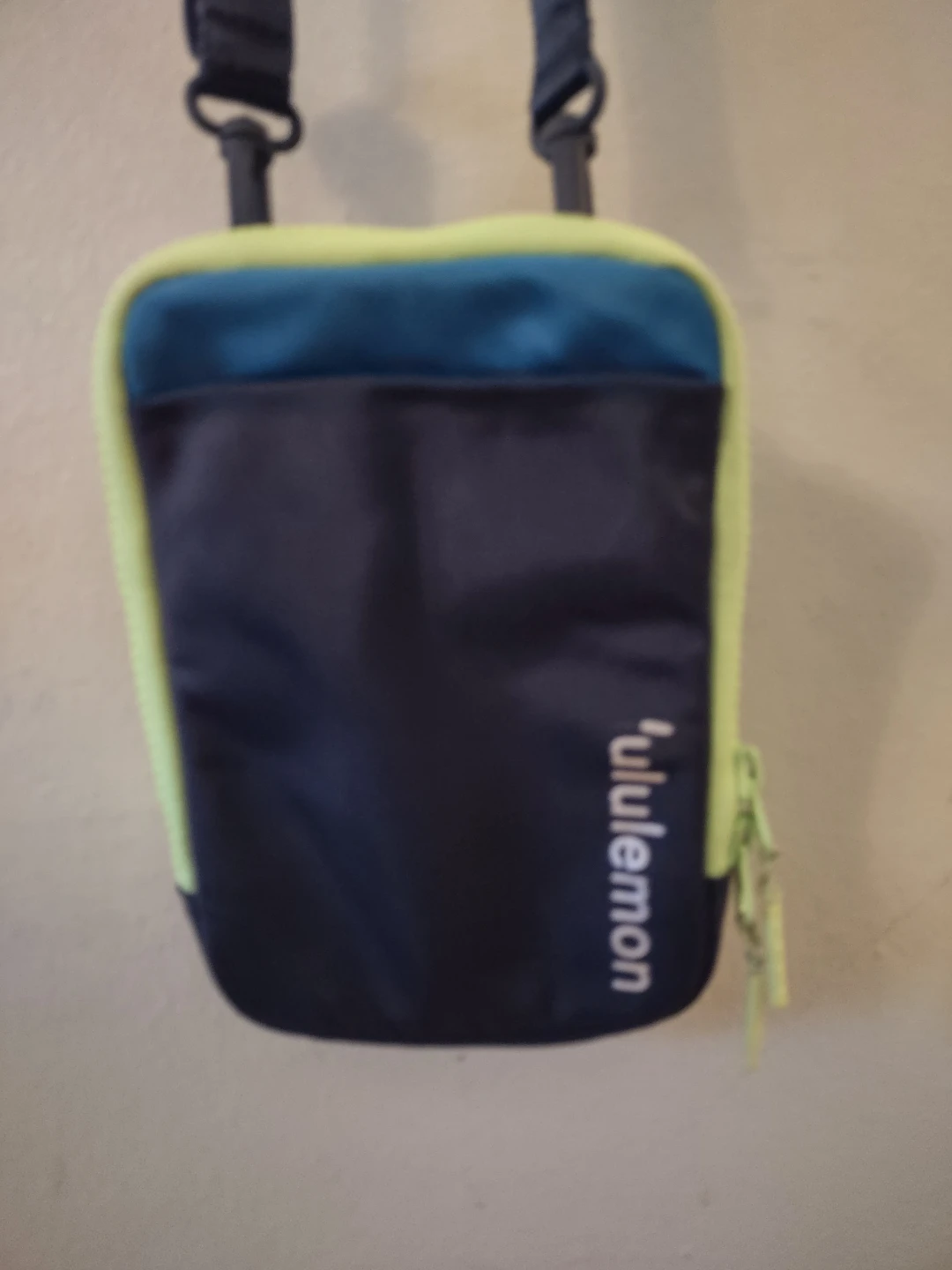 Lululemon crossbody bag - photo 3