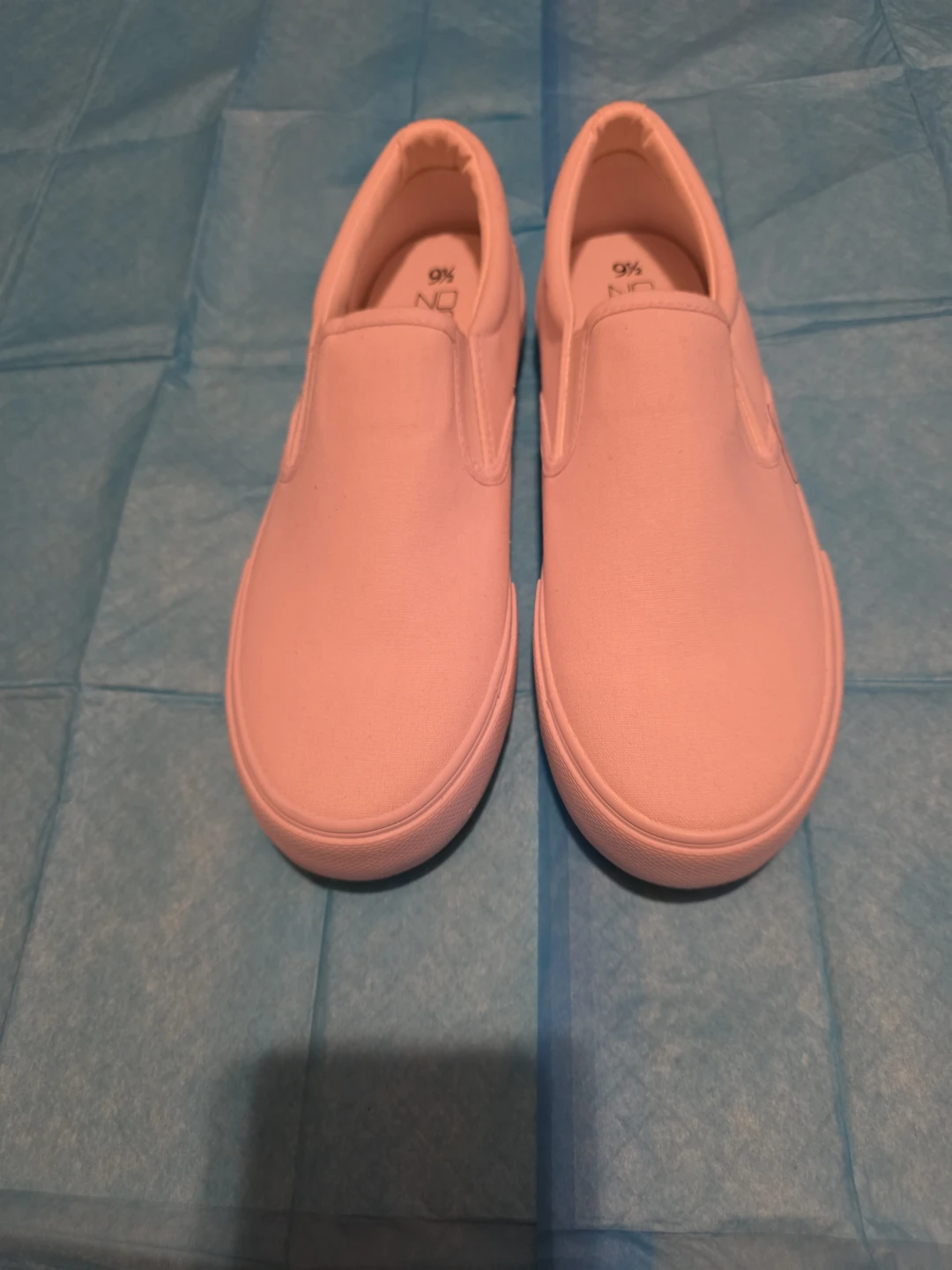 No Boundaries Women's Slip-On Canvas Shoes Size 9.5 White