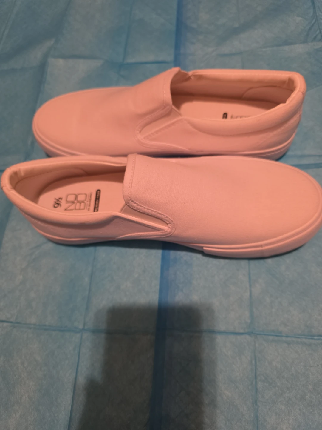 No Boundaries Women's Slip-On Canvas Shoes Size 9.5 White - photo 3