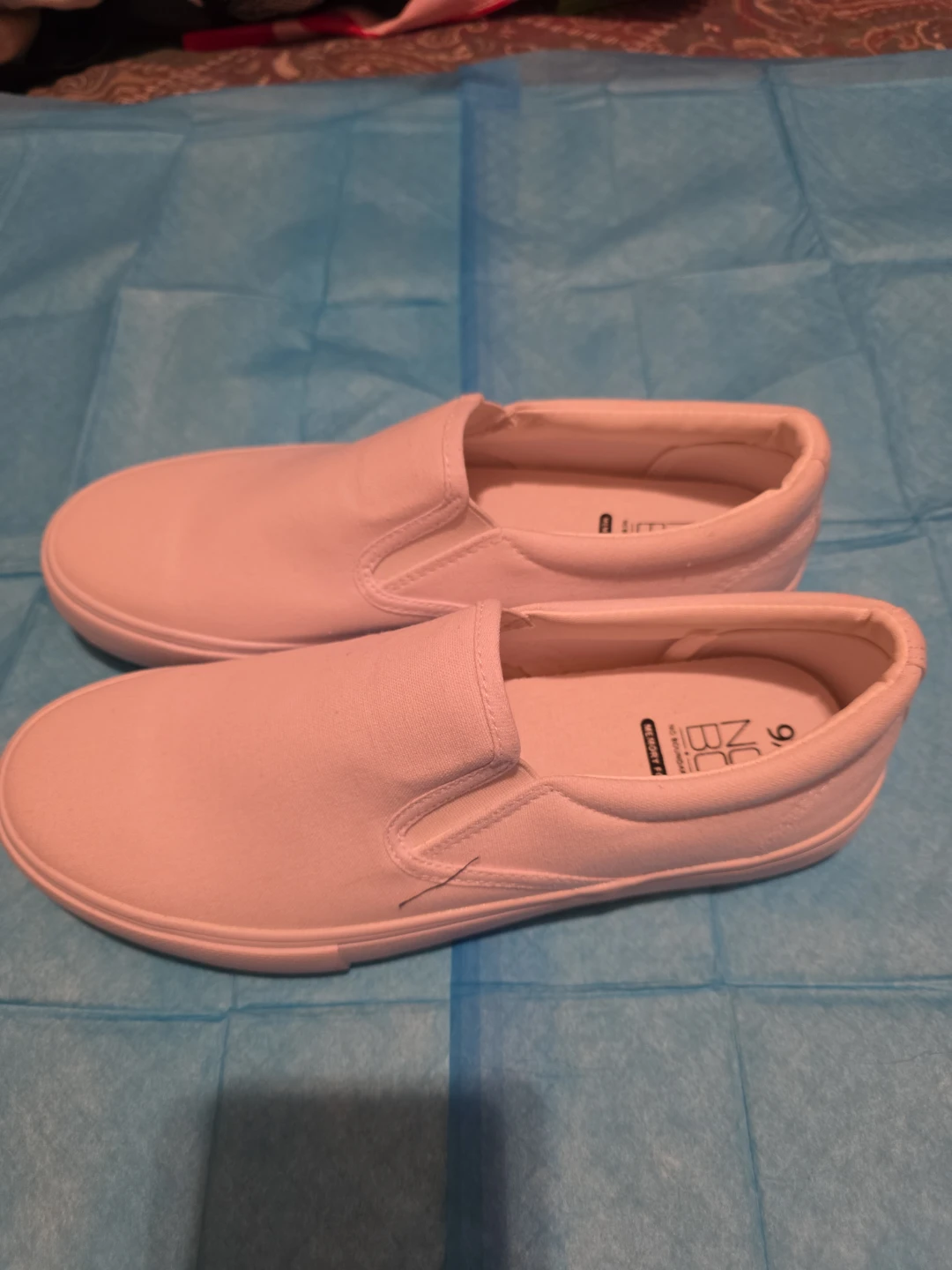No Boundaries Women's Slip-On Canvas Shoes Size 9.5 White - photo 4