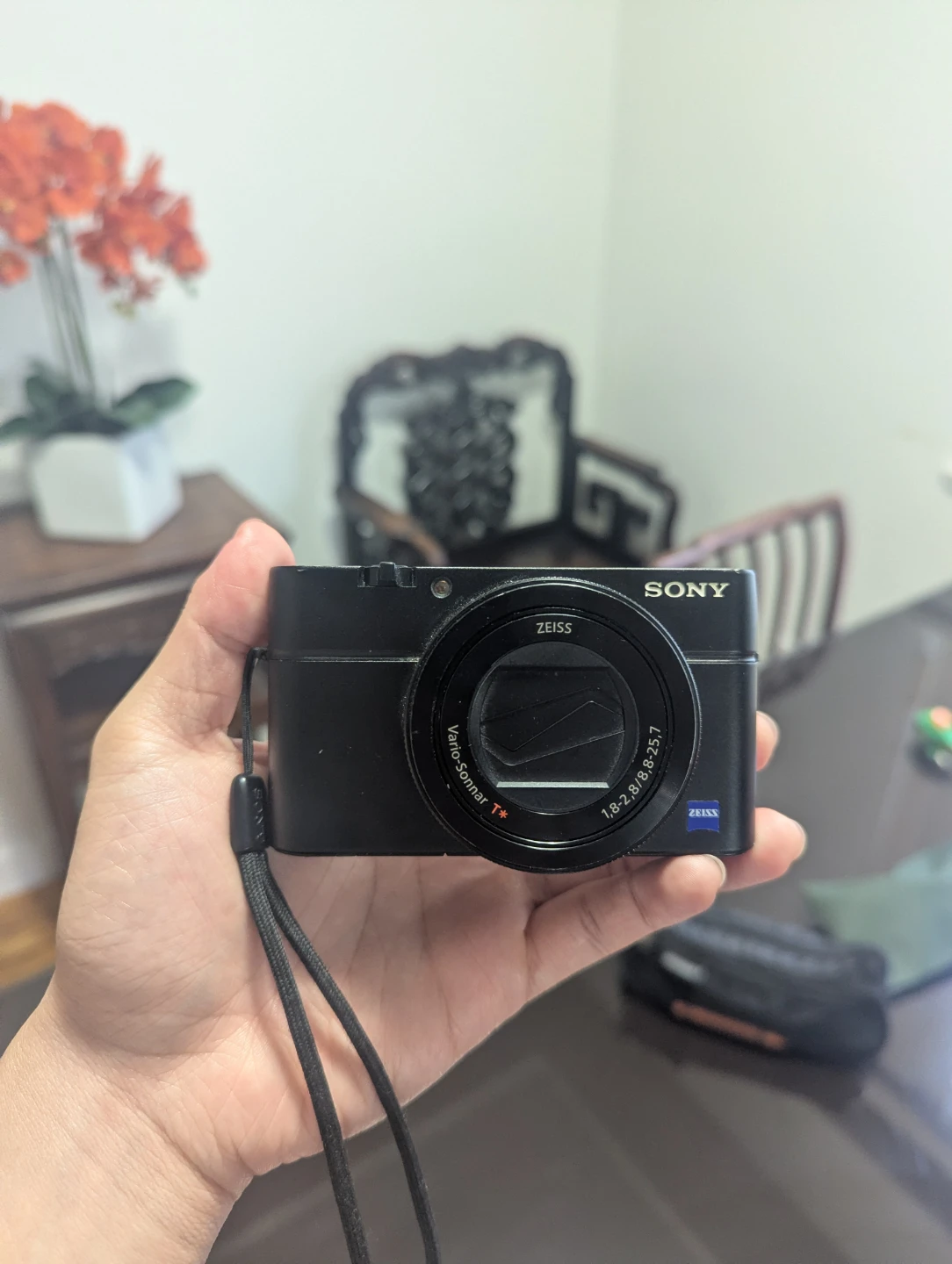 Sony Cyber-shot RX100 IV Digital Camera ( GOOD CONDITION )
