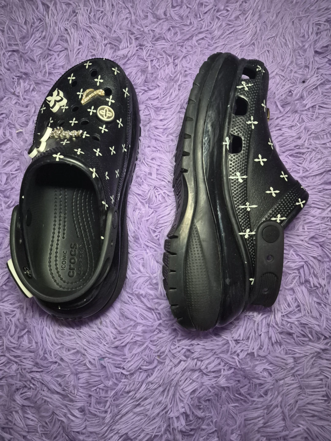 Crocs Black Graphic Clogs - photo 4
