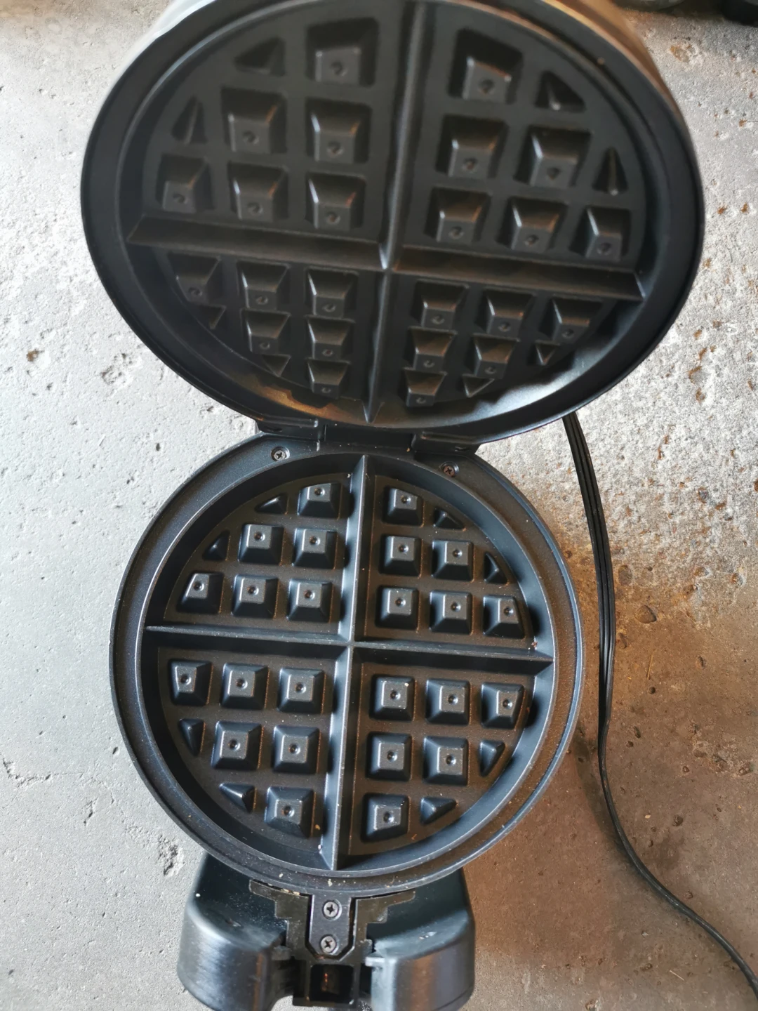 thinkKitchen Waffle Maker - photo 2