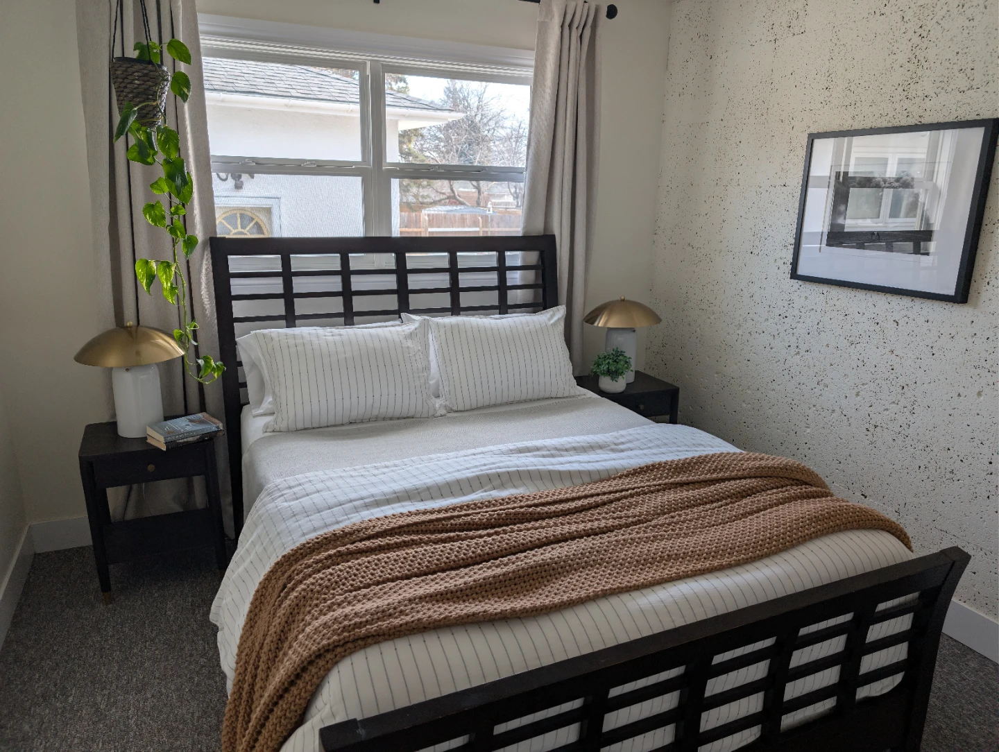 Wood Queen Bed Set (Headboard/Footboard/Rails/Slats)