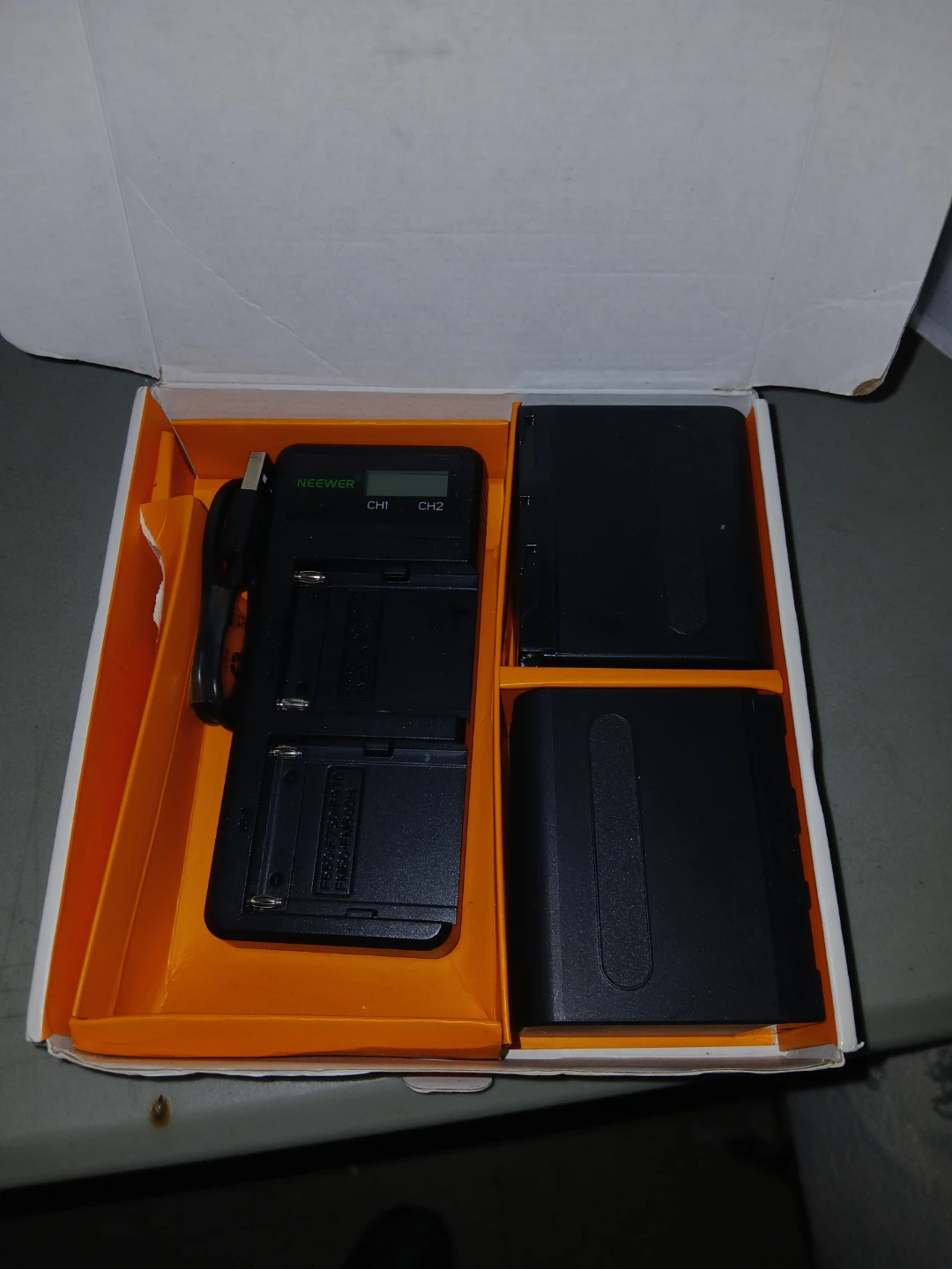 Neewer NW-F970 Battery Charger with 2 Batteries
