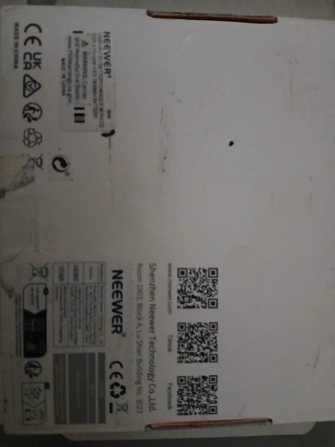 Neewer NW-F970 Battery Charger with 2 Batteries - photo 3