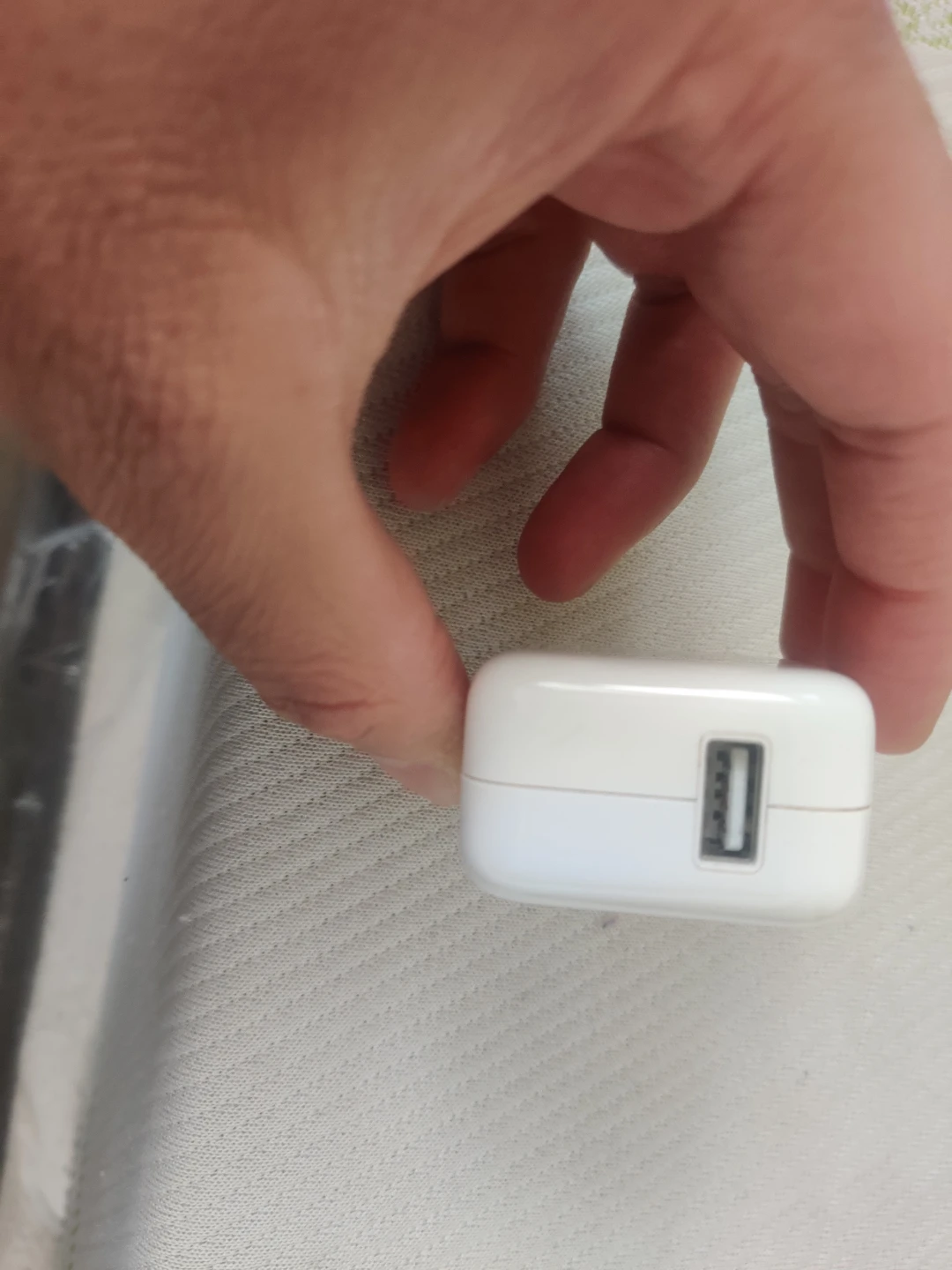 Apple 10W USB Power Adapter - photo 3