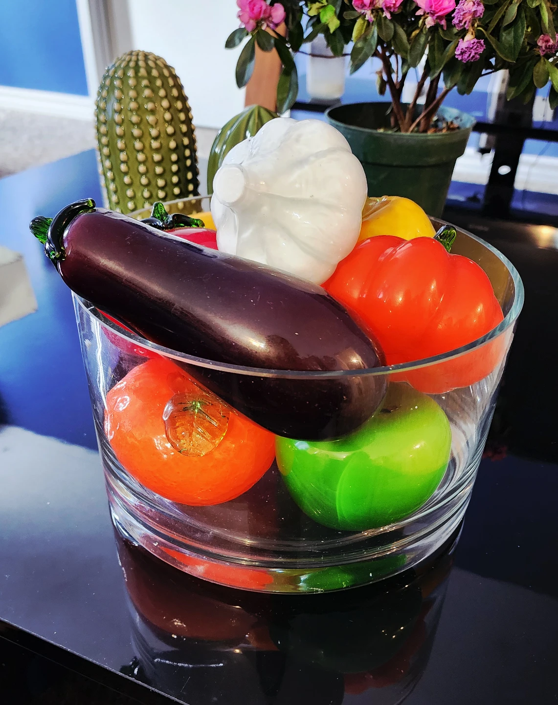 Elegant glass fruit bowl